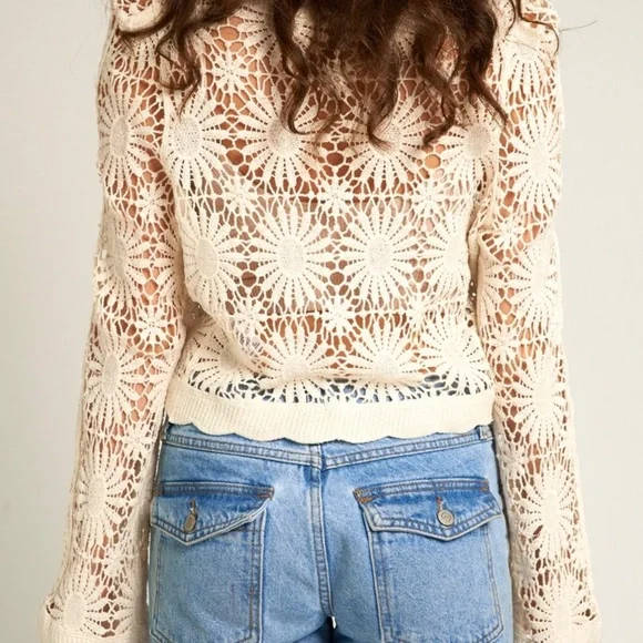 🔴 SOLD OUT En Créme Flower Pattern Crochet Cardigan - Picture 2 of 3